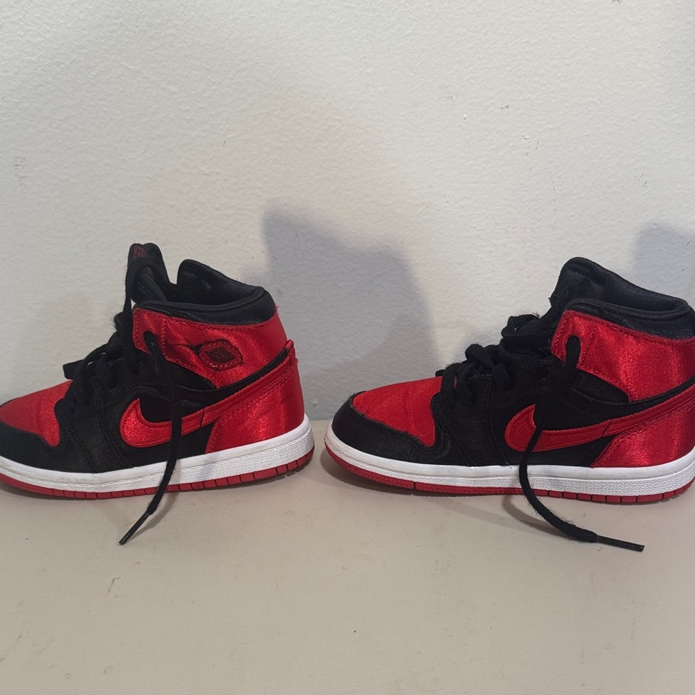Jordan Kids Sneakers in Red and Black